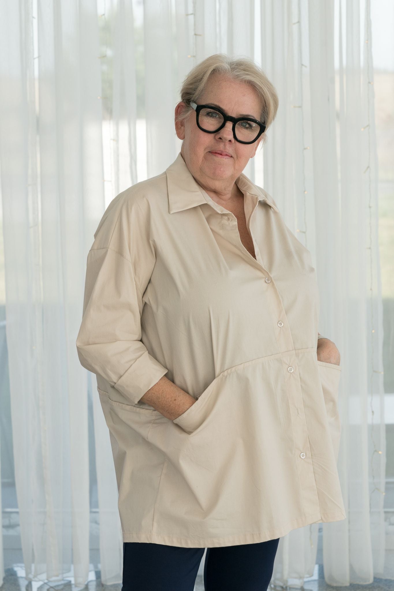 Beigefarbene Bluse mit Taschen