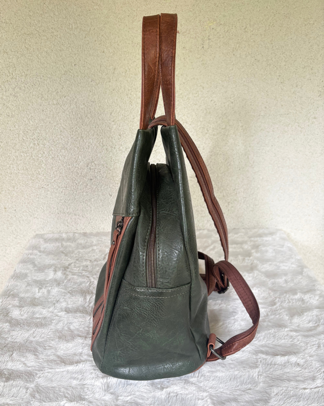 2-in-1 Rucksack & Handtasche – Grün/Cognac