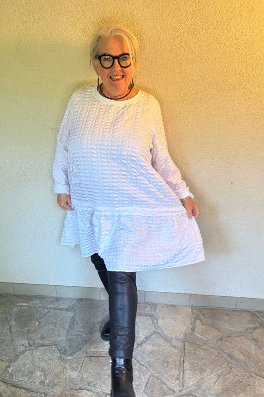 Weiße Tunika mit Schwung – lässig, leicht, luxuriös