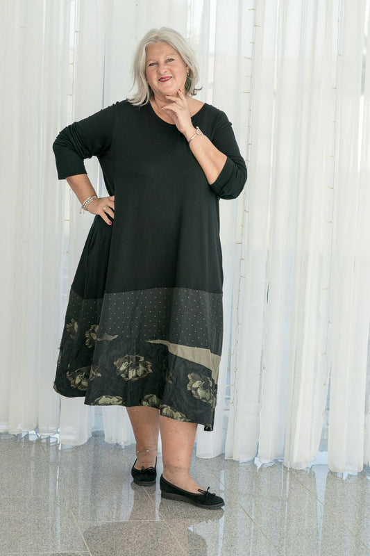 LUUKAA Kleid mit floralem Saum – Schwarz/Khaki