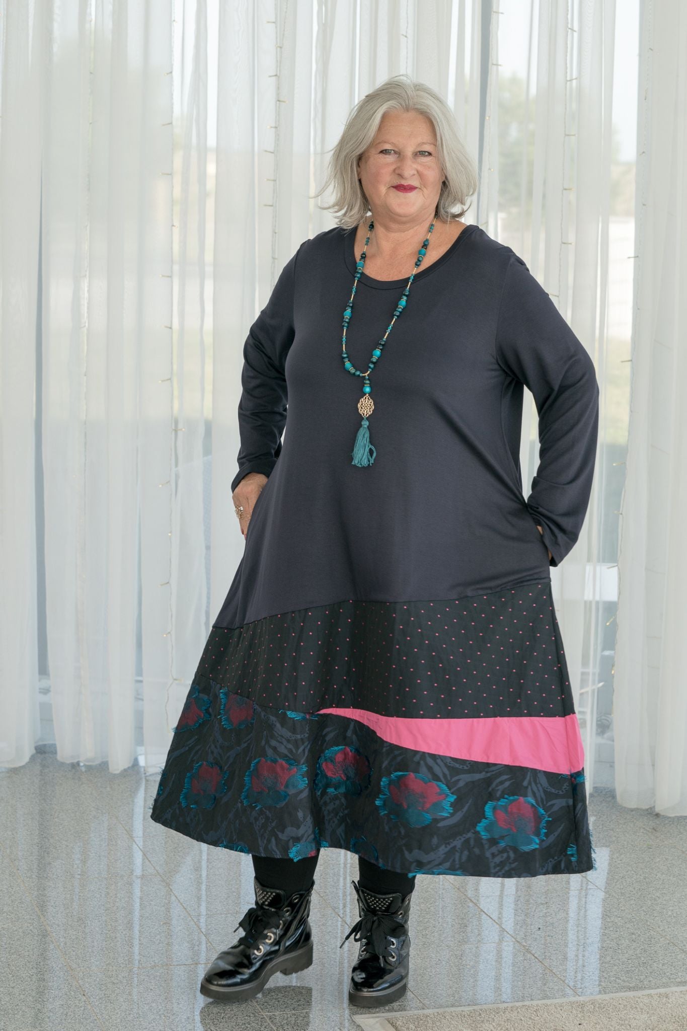 LUUKAA Kleid – Patchwork in Blau/PINK