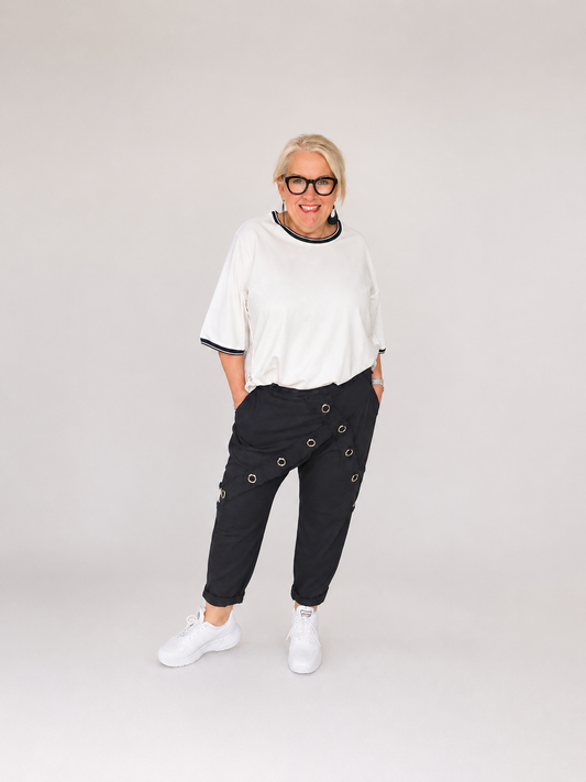 TIEFSCHRITTHOSE | Black Statement