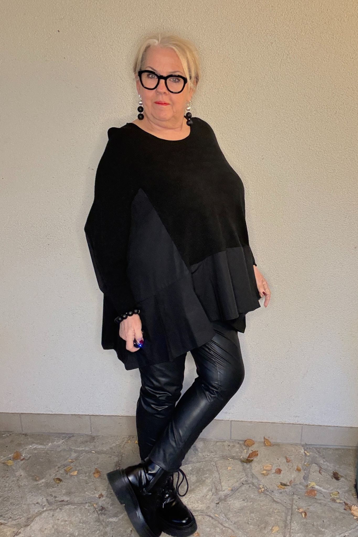 Avantgardistisches Oberteil in Schwarz