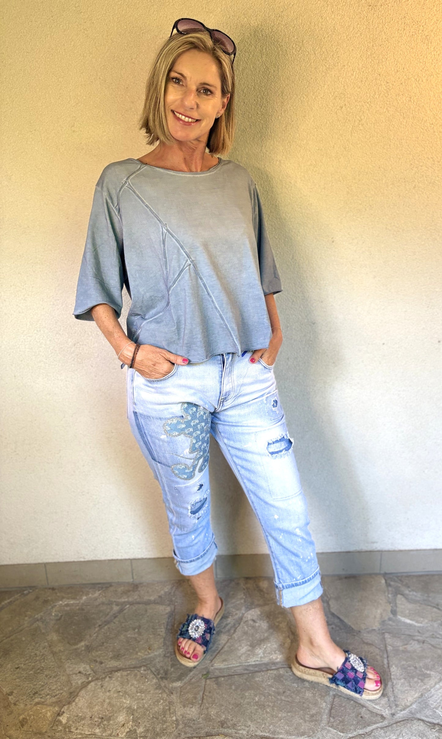 lässige Patch-Jeans mit Mickey & Used-Look – Boyfriend Fit