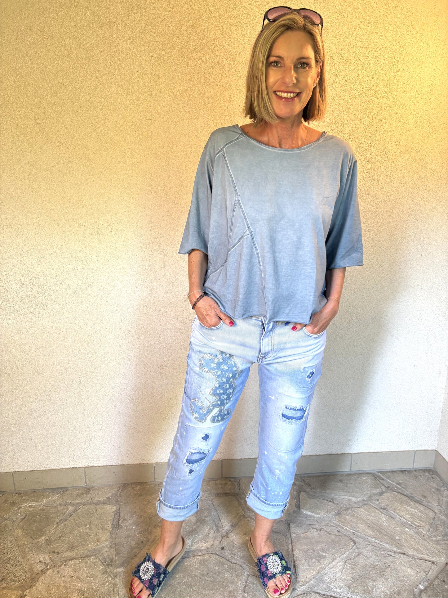 lässige Patch-Jeans mit Mickey & Used-Look – Boyfriend Fit