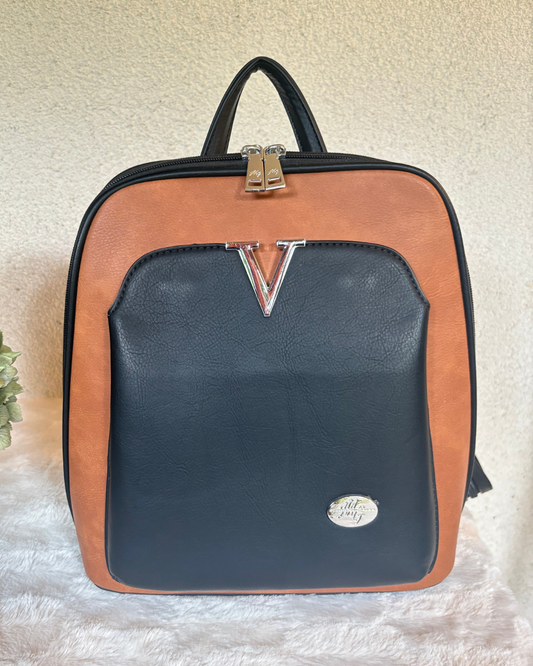 Schwarz trifft Cognac - Eleganz zum Umhängen