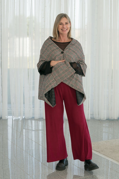 Avantgarde Cape-Jacke in Karo – mit wattiertem Innenfutter