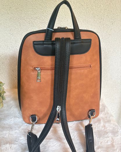 Schwarz trifft Cognac - Eleganz zum Umhängen