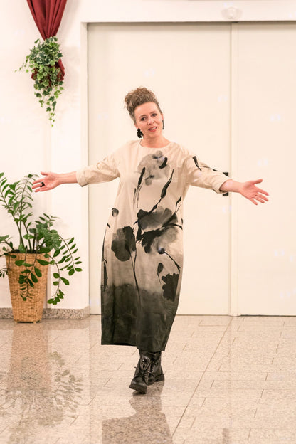 Auffallen ohne Anstrengung - Kleid mit Kunst