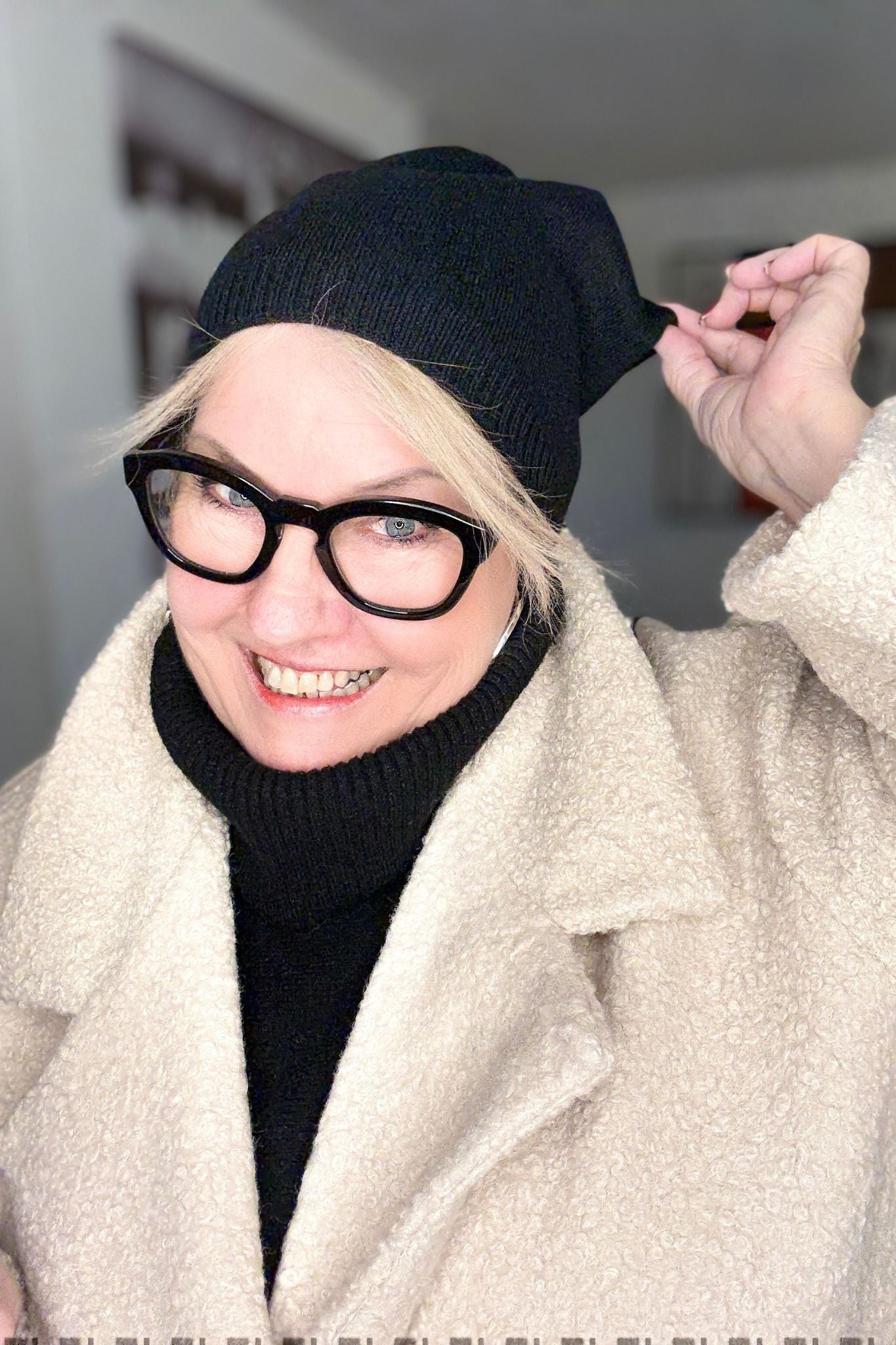 Kuschelige Strickmütze für Damen – schwarz oder creme von ital. Fashion