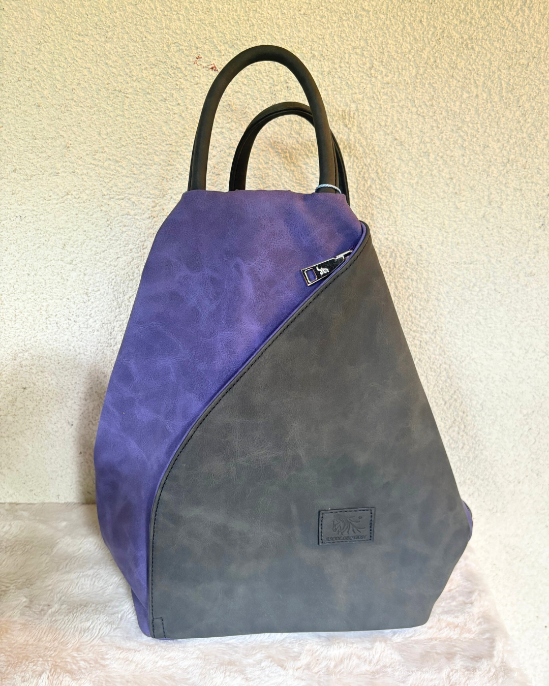 wandelbarer Rucksack/Handtasche – 2-in-1 Veloursleder Look, violett & anthrazit