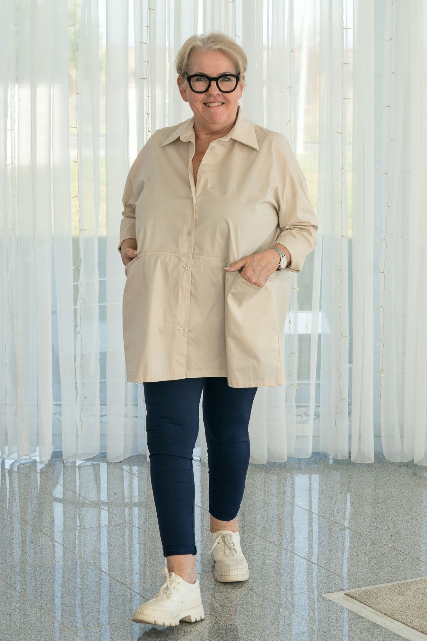 Beigefarbene Bluse mit Taschen