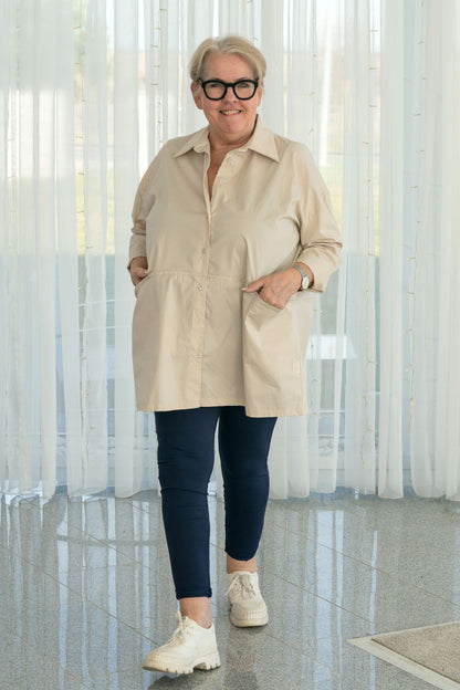 Beigefarbene Bluse mit Taschen