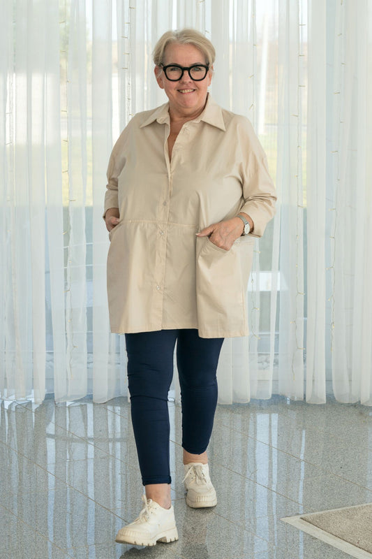 Beigefarbene Bluse mit Taschen