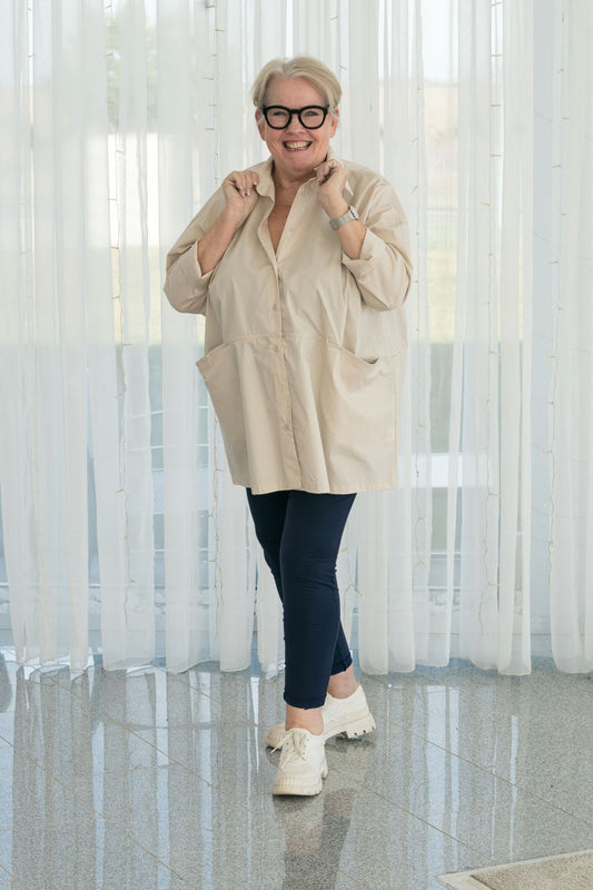Beigefarbene Bluse mit Taschen