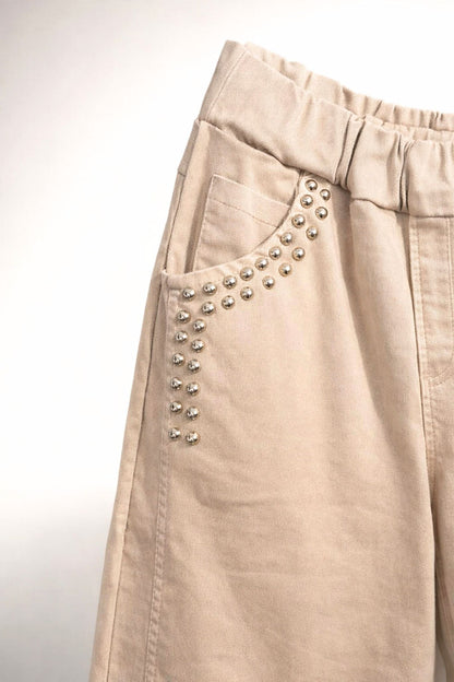 Hose mit Nieten-Details - verschiedene Farben