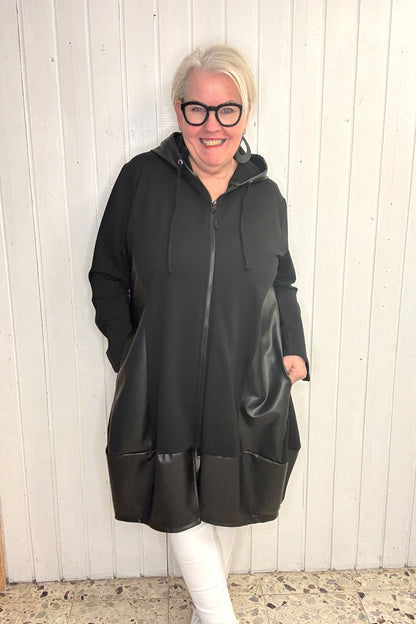 Longjacke mit Kapuze für die Übergangszeit