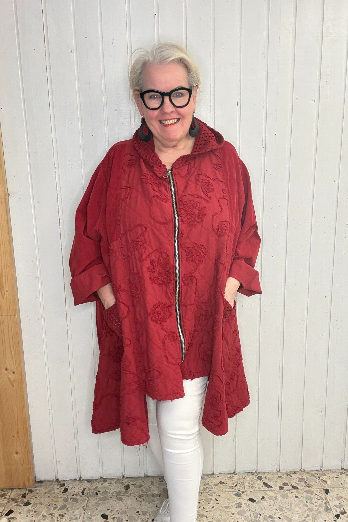 Jacke mit Struktur & Kapuze - weinrot