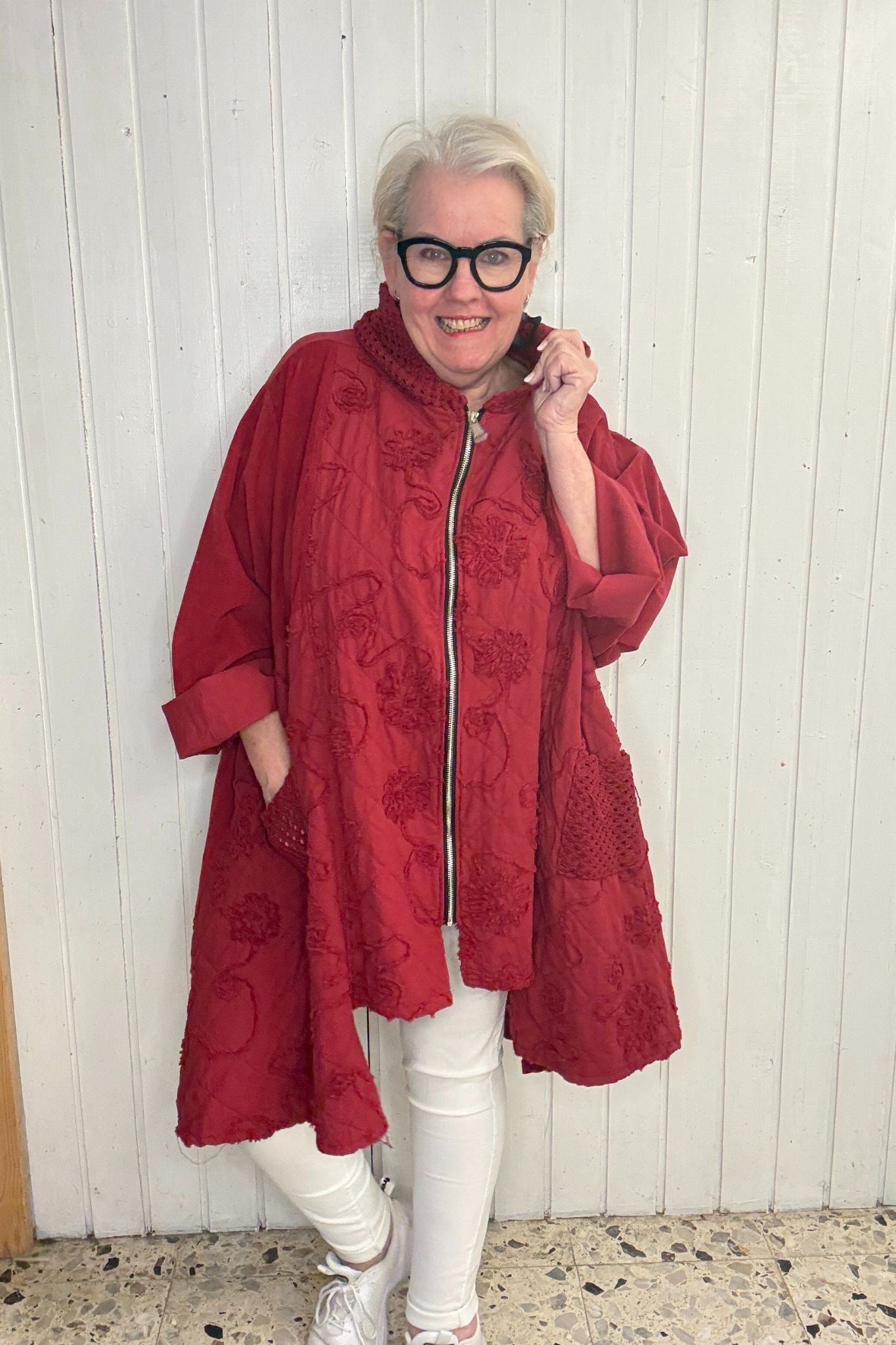 Jacke mit Struktur & Kapuze - weinrot