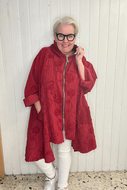 Jacke mit Struktur & Kapuze - weinrot