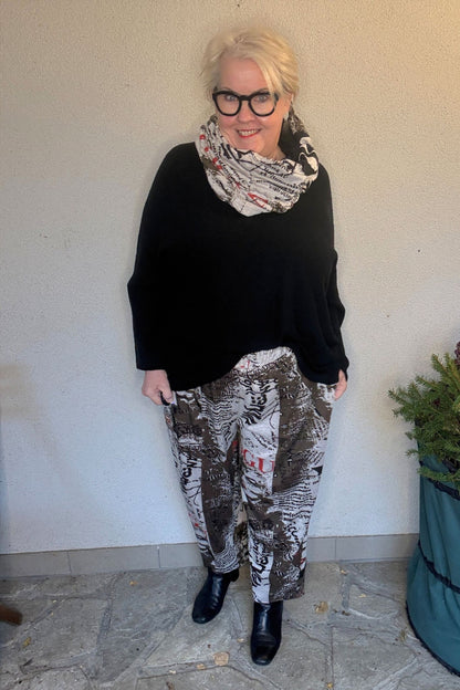 ABSOLUT Print-Hose „Vogue Art“ – weiter Schnitt (Olive / helles Beige)