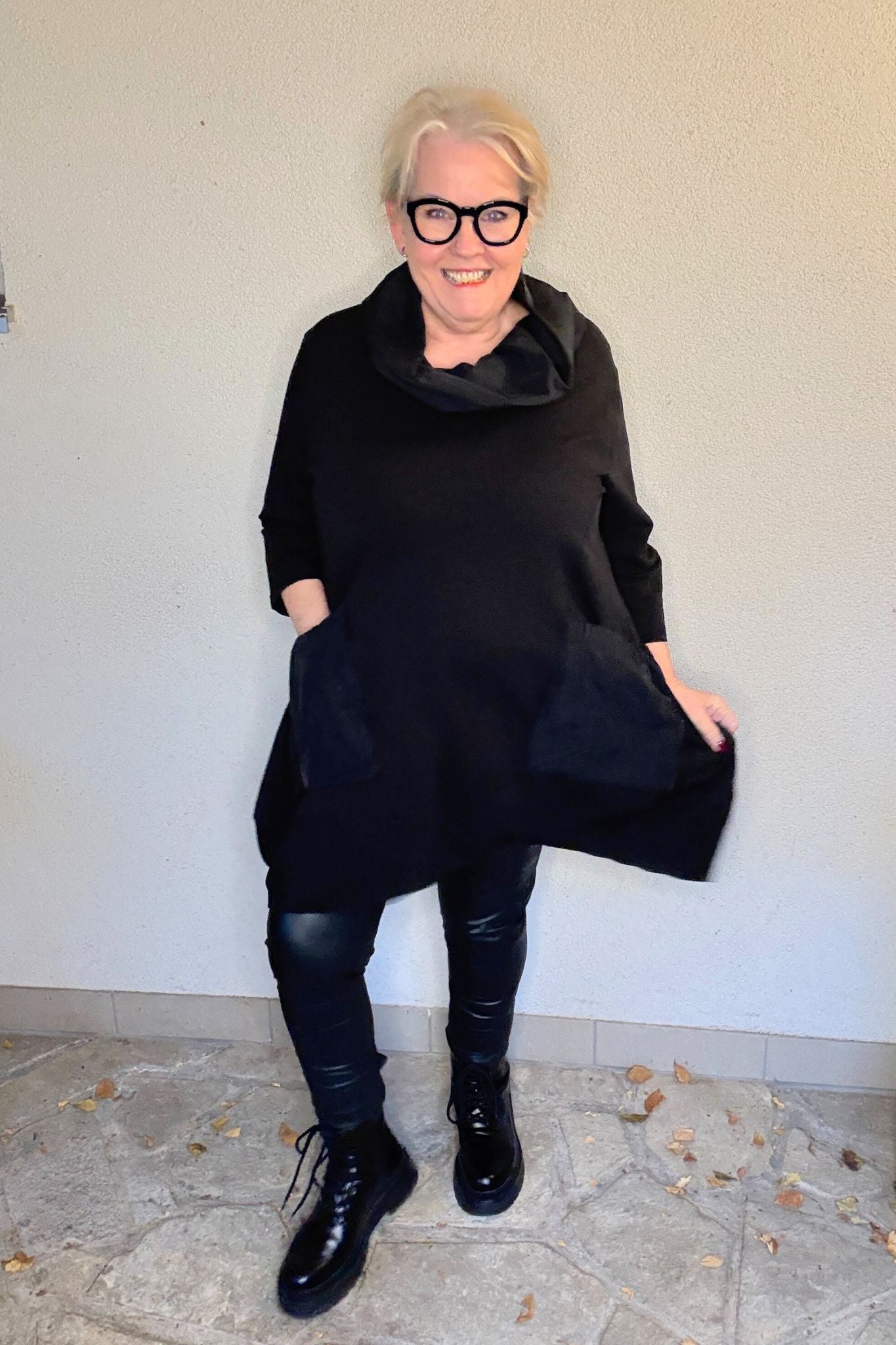 Vincenzo Allocca Tunika mit Statement-Kragen & Maxi-Taschen – Schwarz