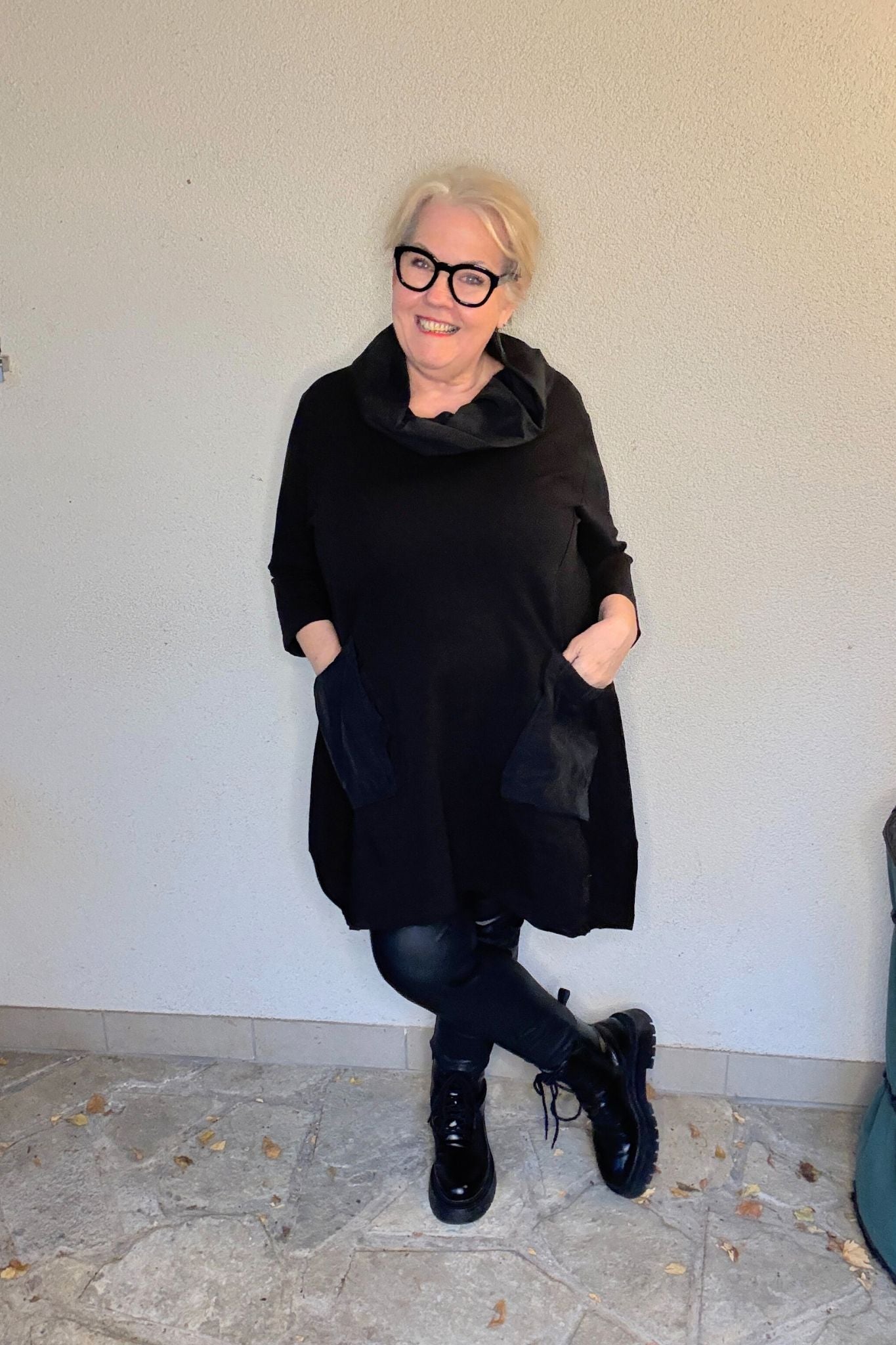 Vincenzo Allocca Tunika mit Statement-Kragen & Maxi-Taschen – Schwarz