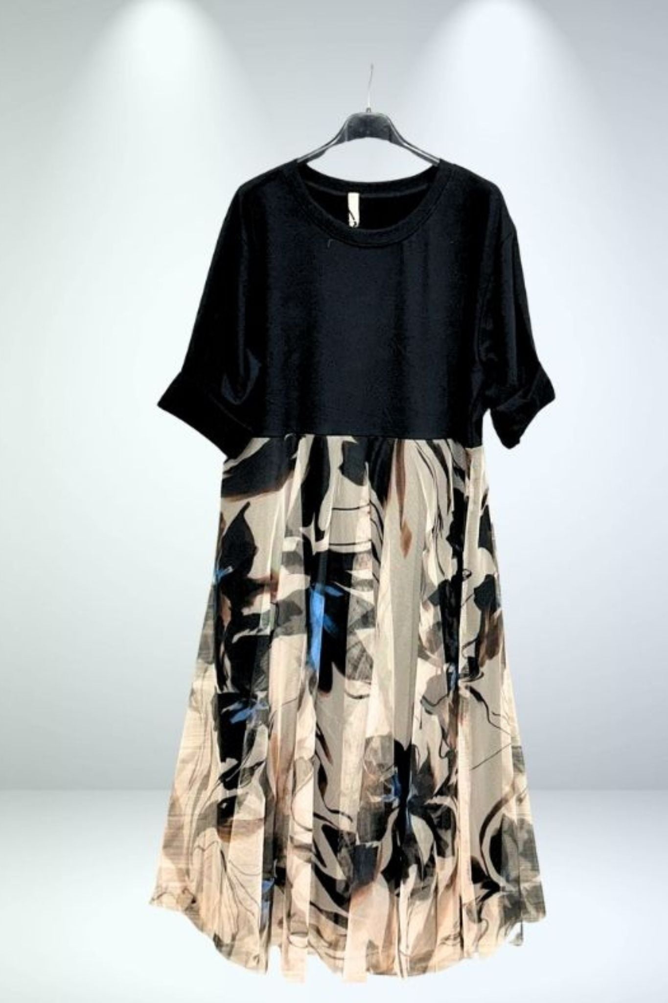 Schwarzes Kleid mit angesetztem Tüll-Rock im 50er-Style