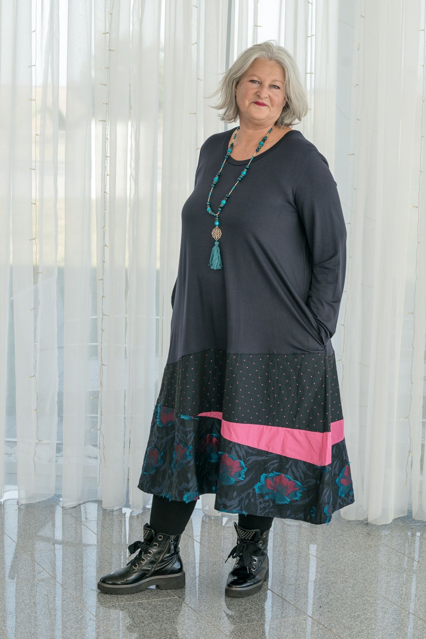 LUUKAA Kleid – Patchwork in Blau/PINK