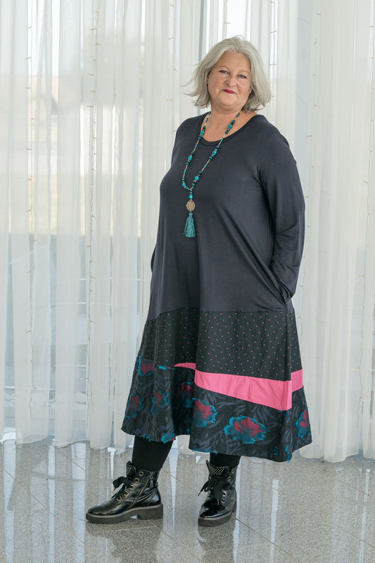 LUUKAA Kleid – Patchwork in Blau/PINK