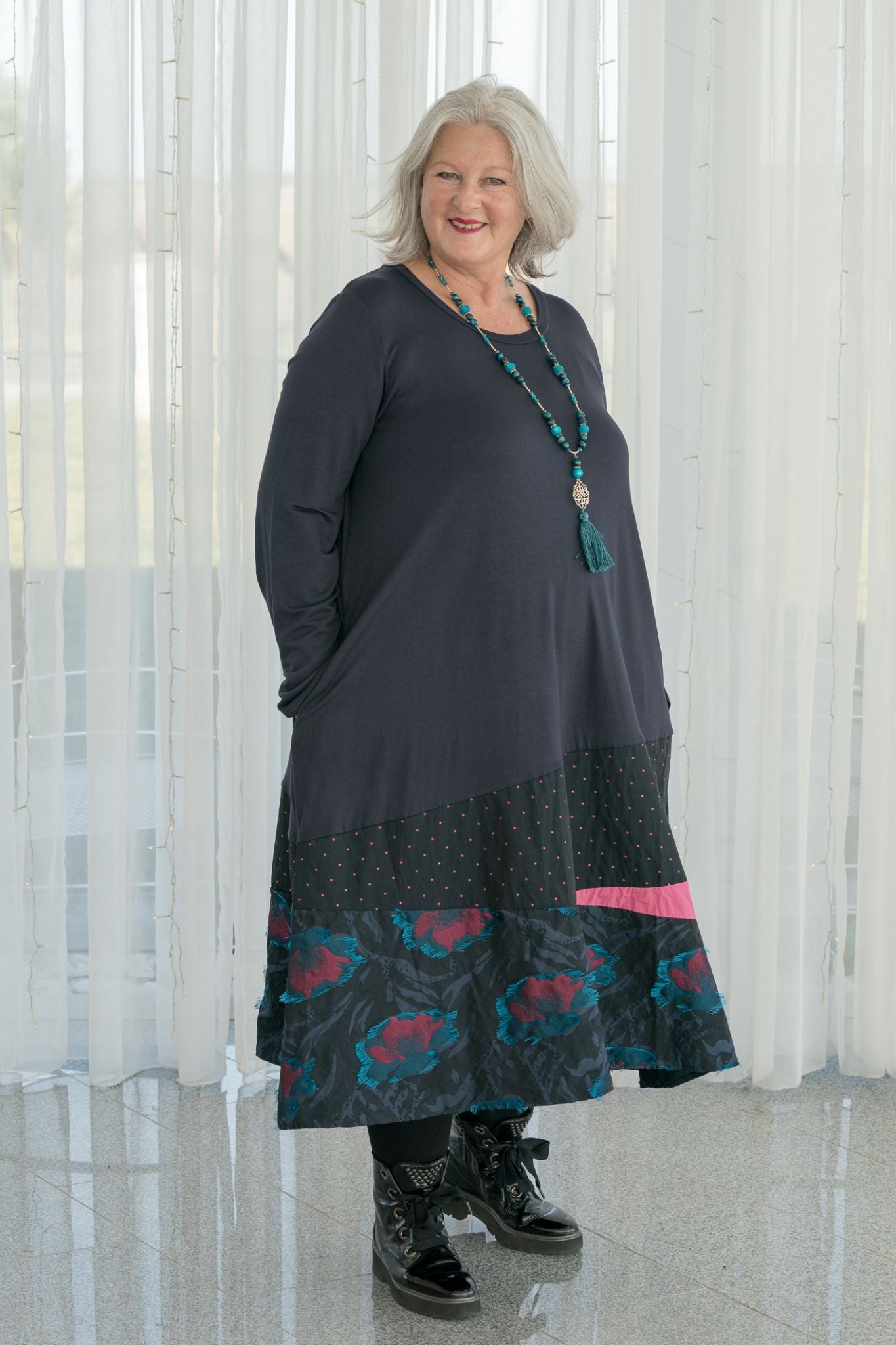 LUUKAA Kleid – Patchwork in Blau/PINK