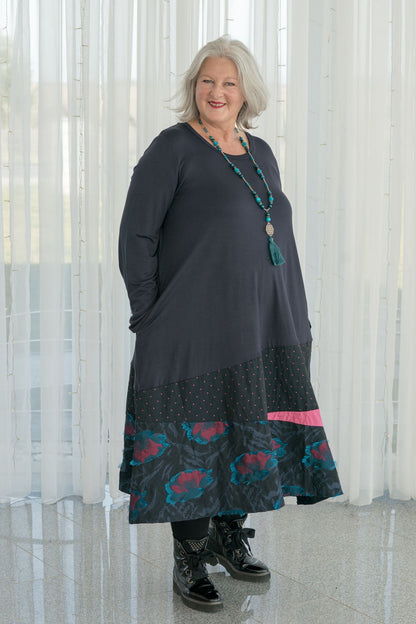 LUUKAA Kleid – Patchwork in Blau/PINK