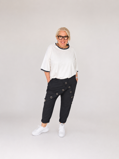 TIEFSCHRITTHOSE | Black Statement