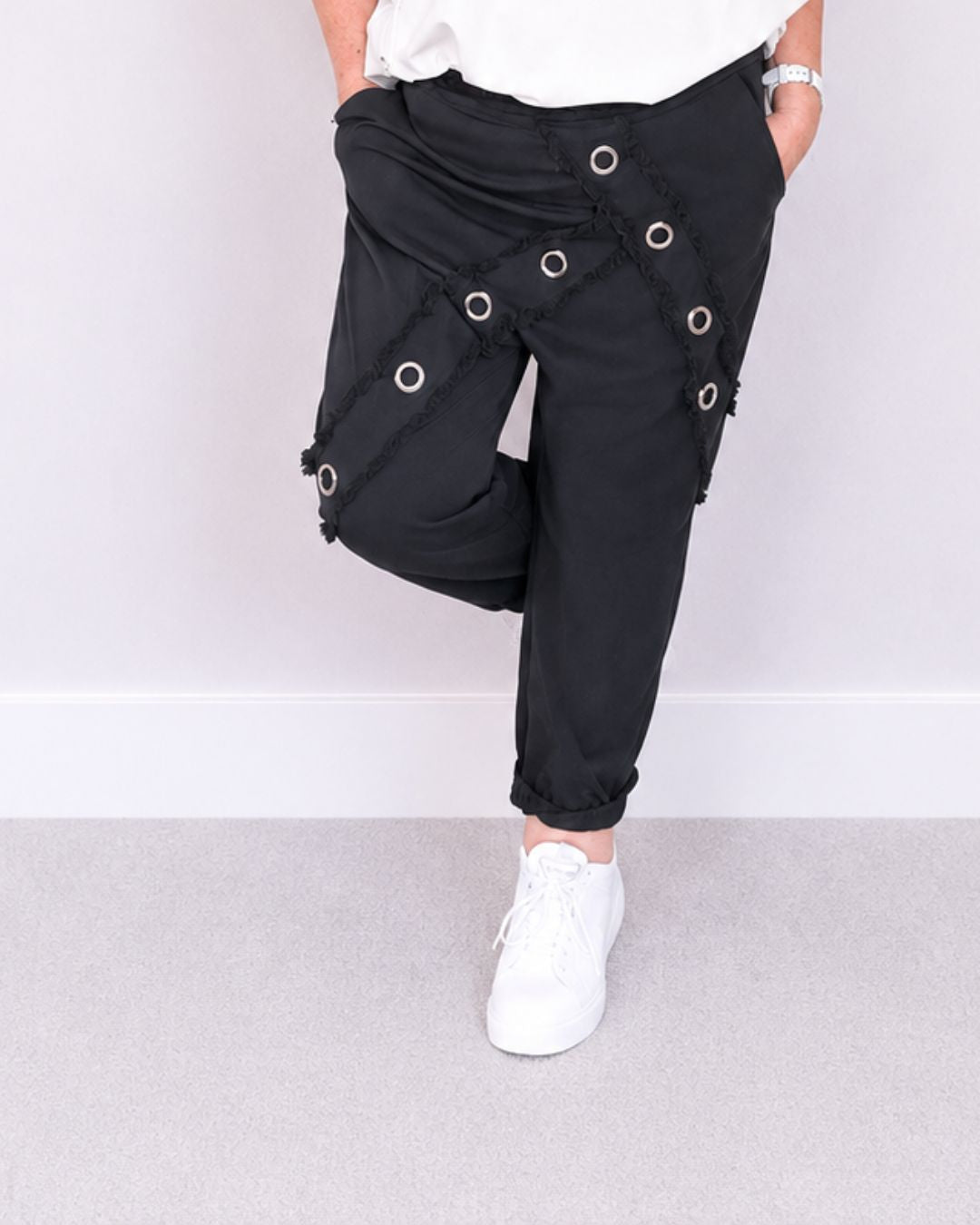 TIEFSCHRITTHOSE | Black Statement