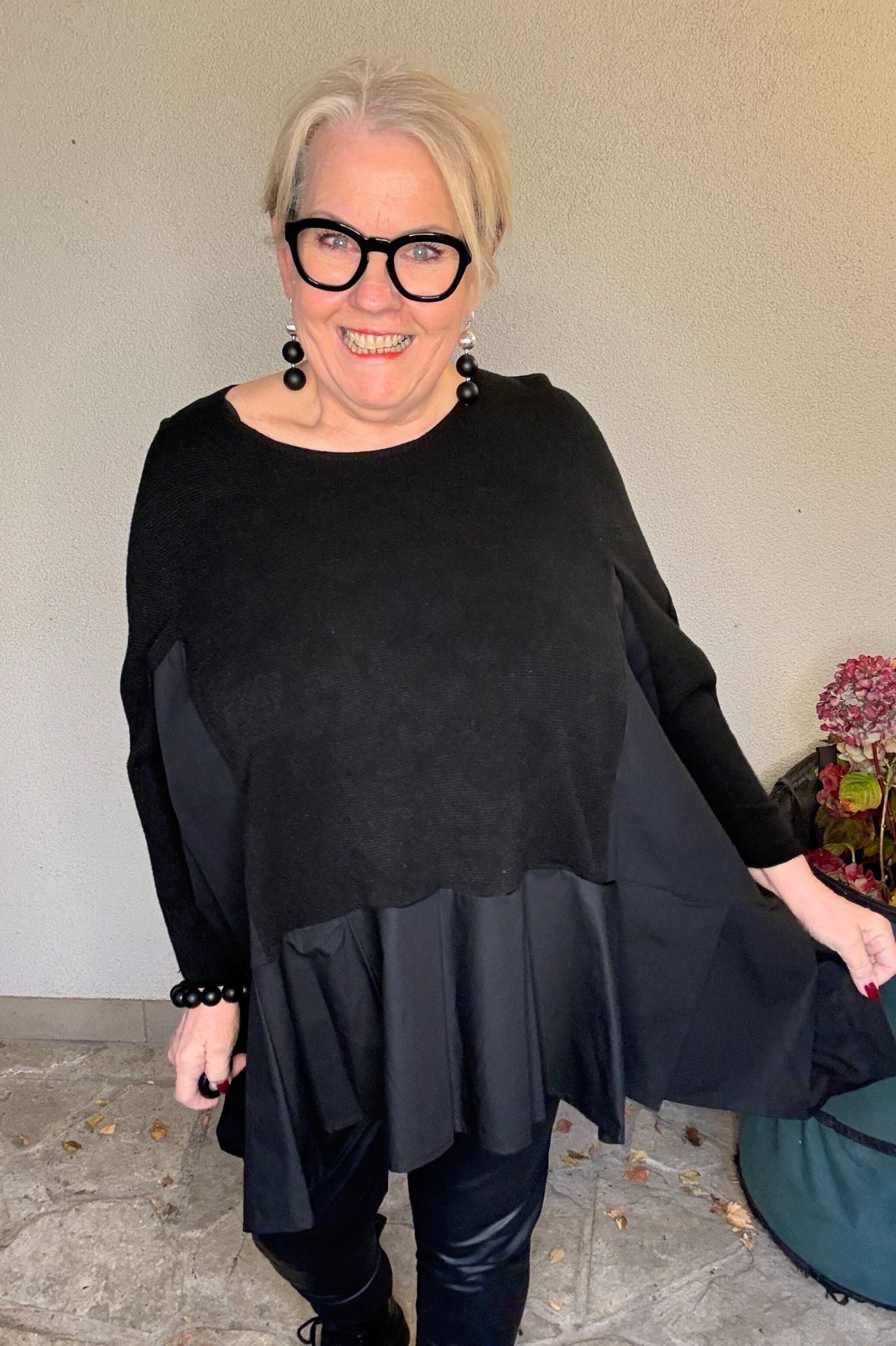 Avantgardistisches Oberteil in Schwarz