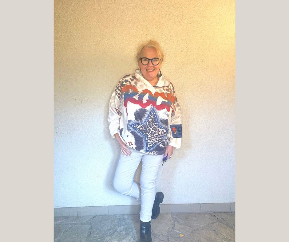 Oversize Hoodie – Kunst, Rock & Sonne