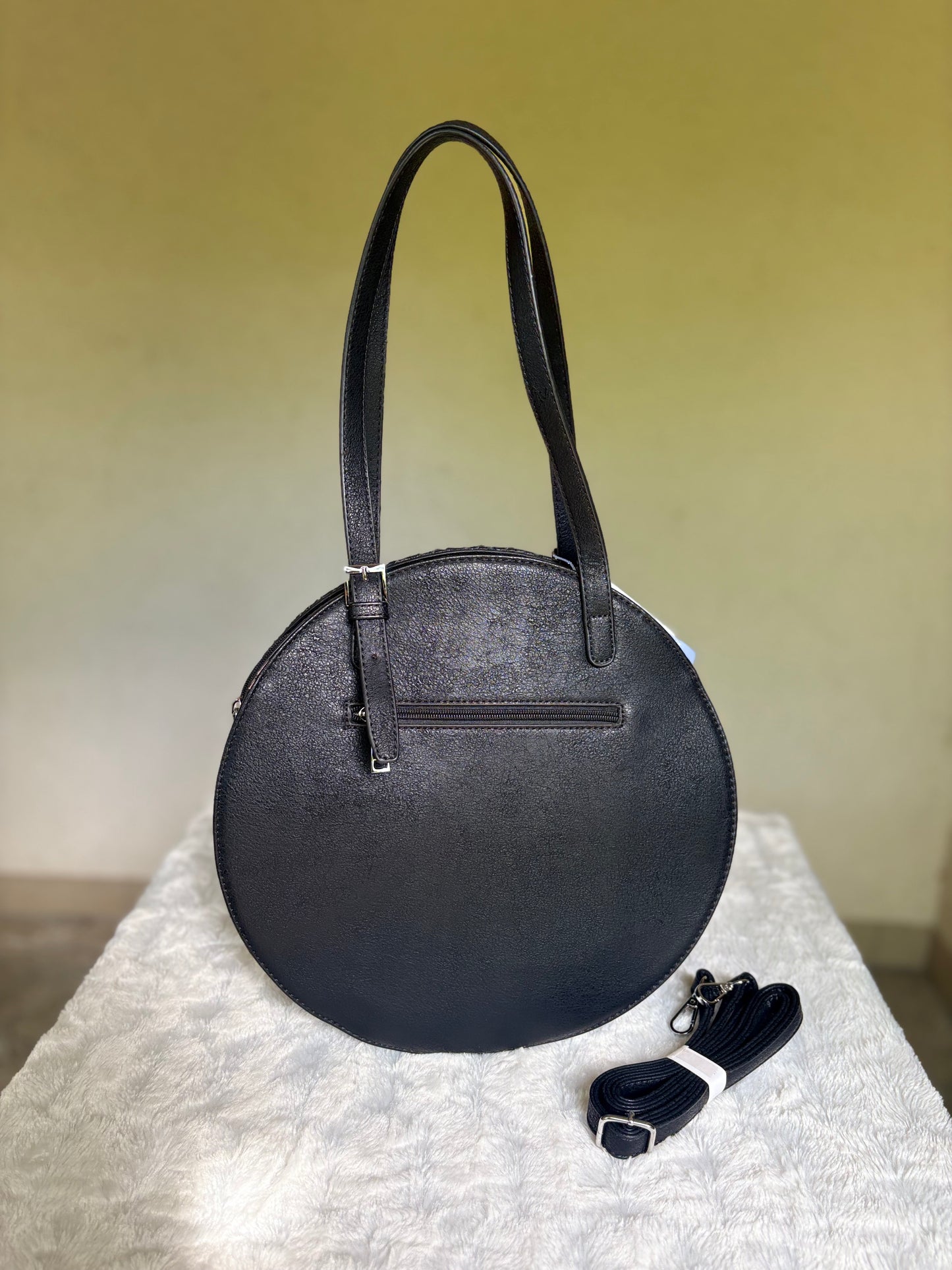 Runde IT-Bag aus Leder – stylisch, praktisch & absolut wow - SCHWARZ