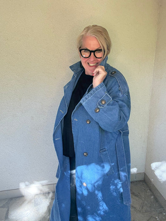 Denim Power pur – der lange Jeansmantel 💙✨