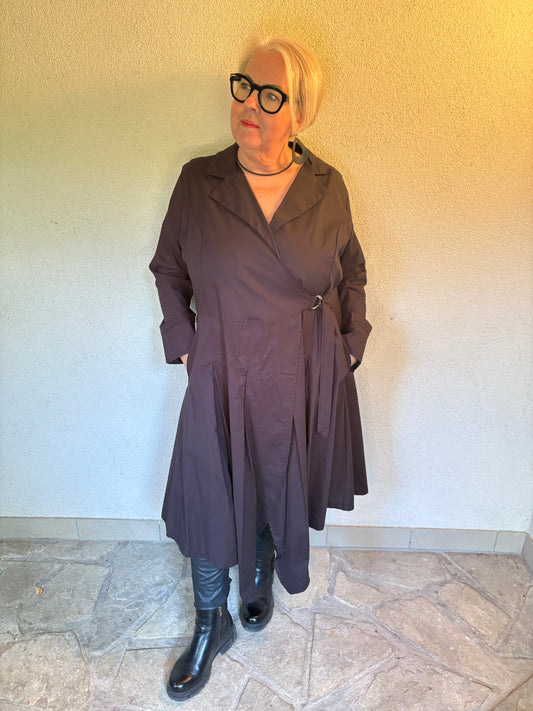 schwarzes Kleid – stark, smart, souverän