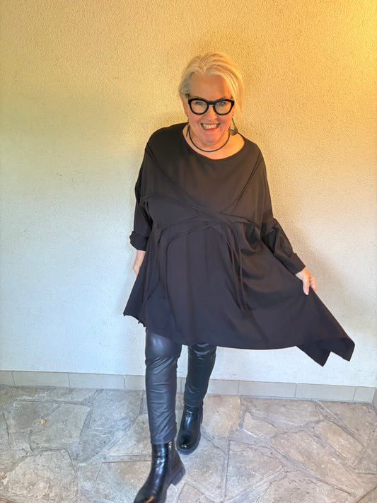 schwarzes Statement-Oberteil für jeden Look